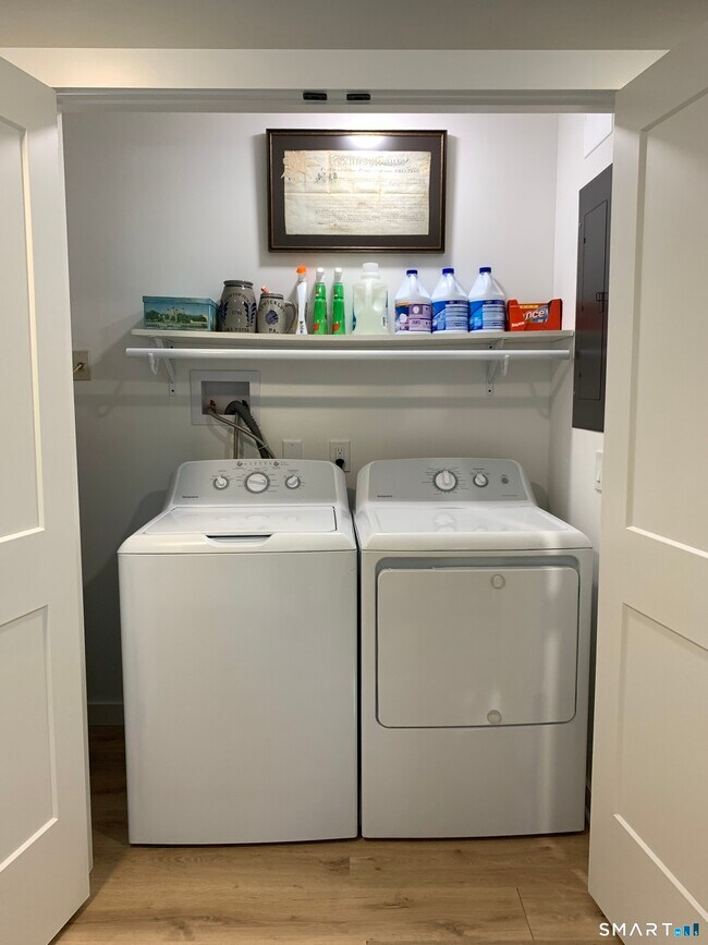 Building Photo - 400 Heritage Vlg