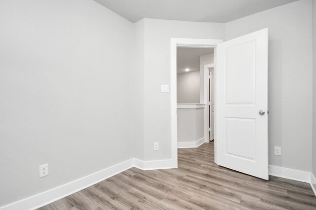 Building Photo - 21047 Bay Vlg Dr