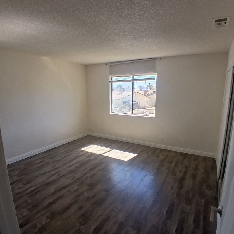 Building Photo - 509 E Ave Q-2