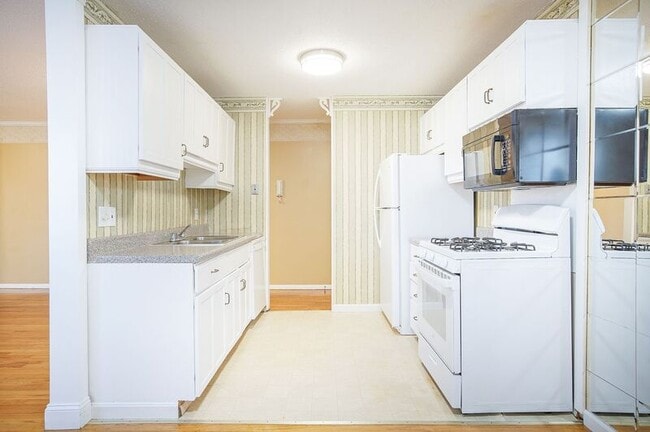 Building Photo - 261 Regency Park Dr