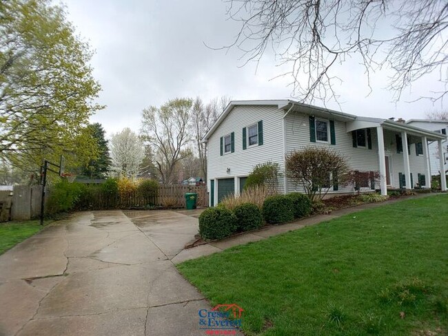 Building Photo - Spacious Niles Single Family