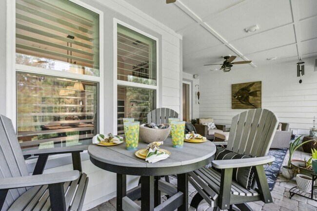 Building Photo - Discover the Ideal 55+ Lifestyle in Your N...