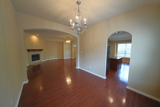 Building Photo - Beautiful Home Now Available in the Covete...
