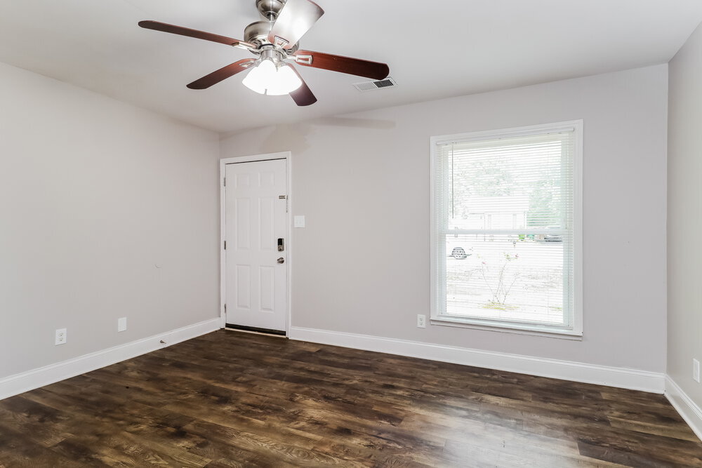 Building Photo - 323 Huntsmoor Dr