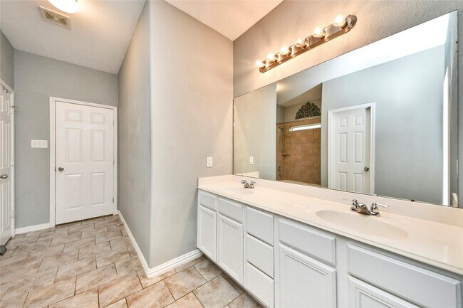 Building Photo - 2662 Magnolia Fair Way