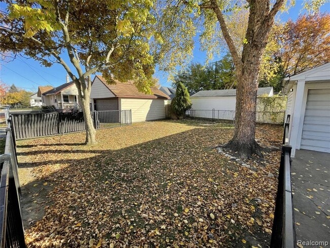 Building Photo - 1103 Mclean Ave