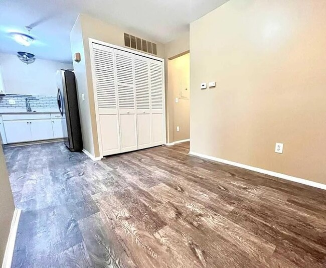 Building Photo - 15650 Stone Crossing Dr