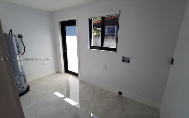 Building Photo - 216 Shadow