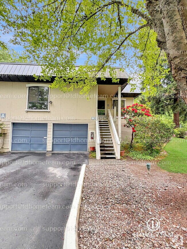 Building Photo - "RARE Downtown Bellevue Condo with Attache...