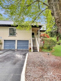 Building Photo - "RARE Downtown Bellevue Condo with Attache...