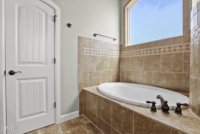 Building Photo - 11621 St Martin Way