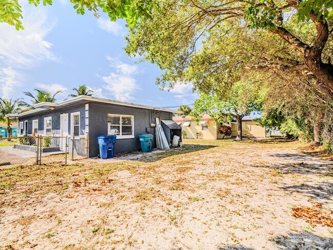 Building Photo - 112 W 34th St