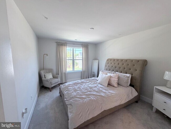 Building Photo - 2835 Bridgewater Dr