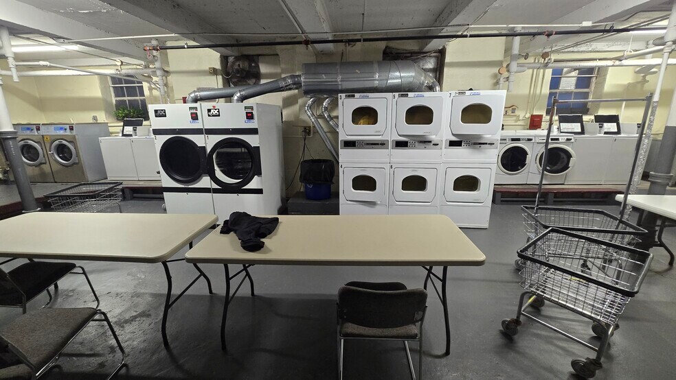 Laundry - 61-41 Saunders St