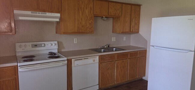 Building Photo - 3400 Cantabrian Dr