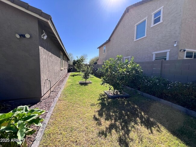 Building Photo - 9722 E Tungsten Dr