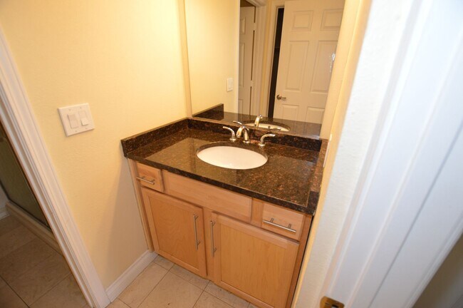 Building Photo - Meridian - Unfurnished 2 Bdrm / 2 Ba Condo - 1 1/2 Blocks off the Strip