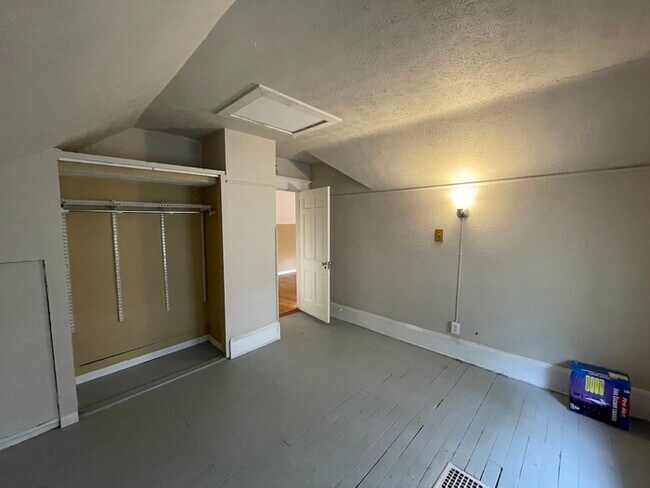 Building Photo - Wealthy St / Cherry St Duplex for Rent