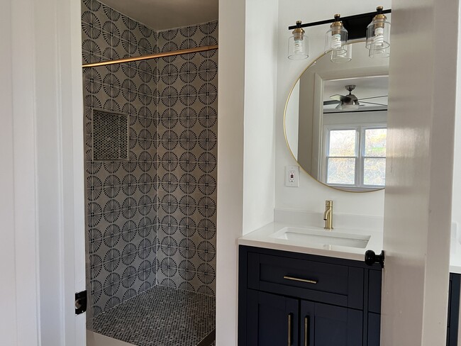 Building Photo - 3047 O St SE