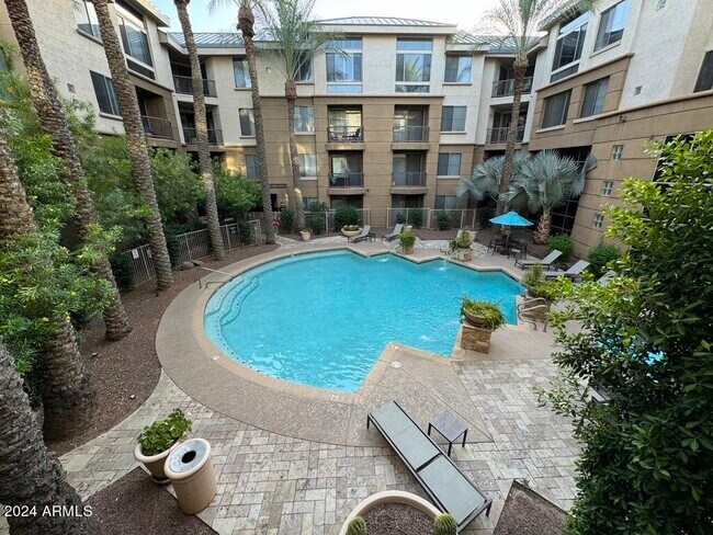 Building Photo - 1701 E Colter St