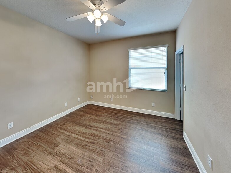 Building Photo - 11177 Creek Haven Dr