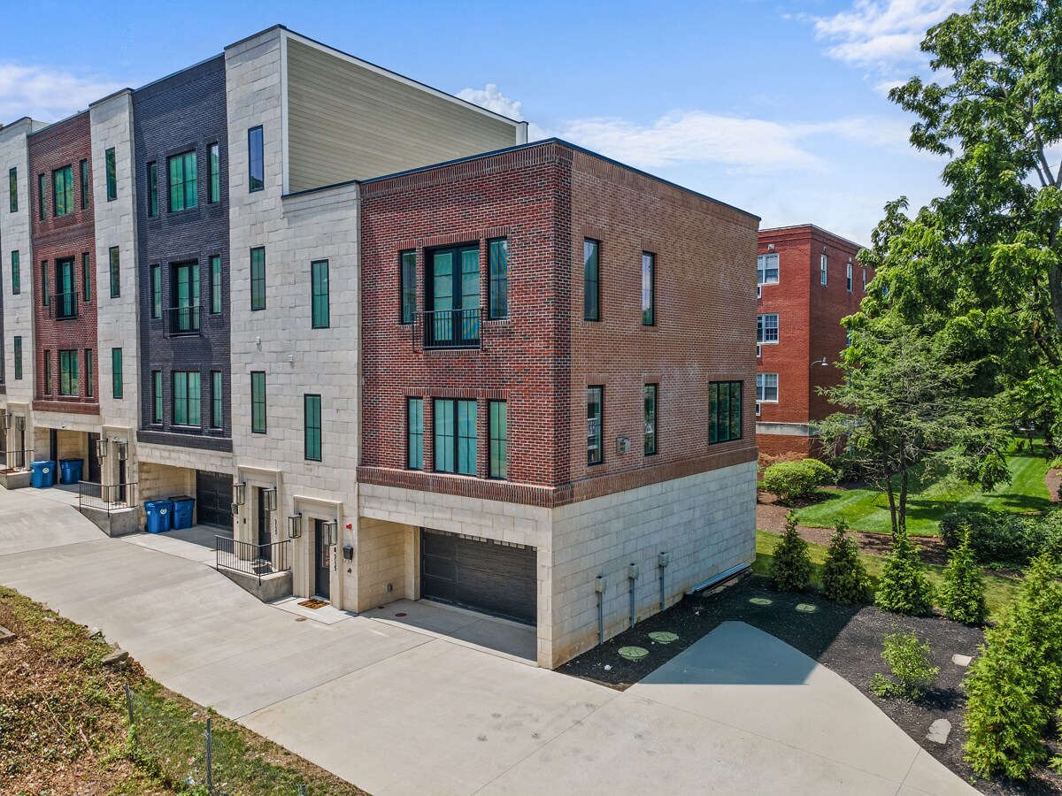 Building Photo - 5135 5th Ave