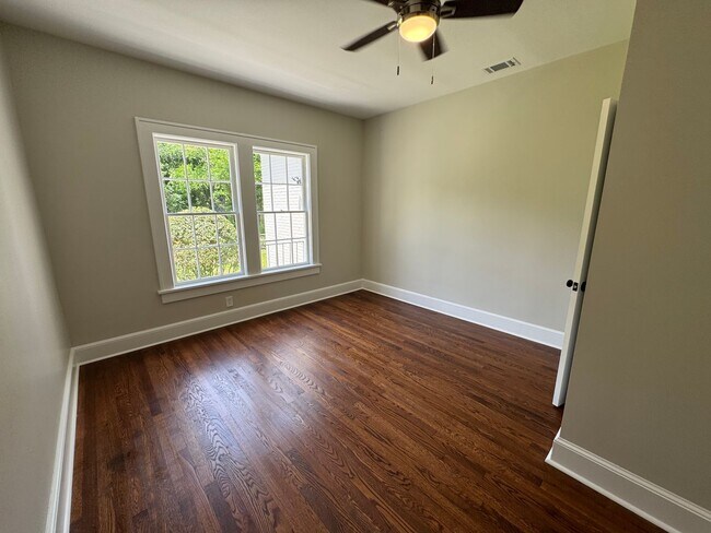Building Photo - Renovated 3/2.5 House with bonus room in South Rome- $1,795