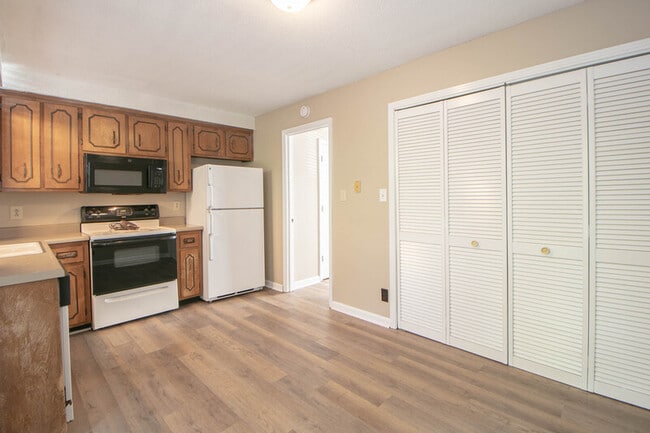 Building Photo - 812 Golf View Pl