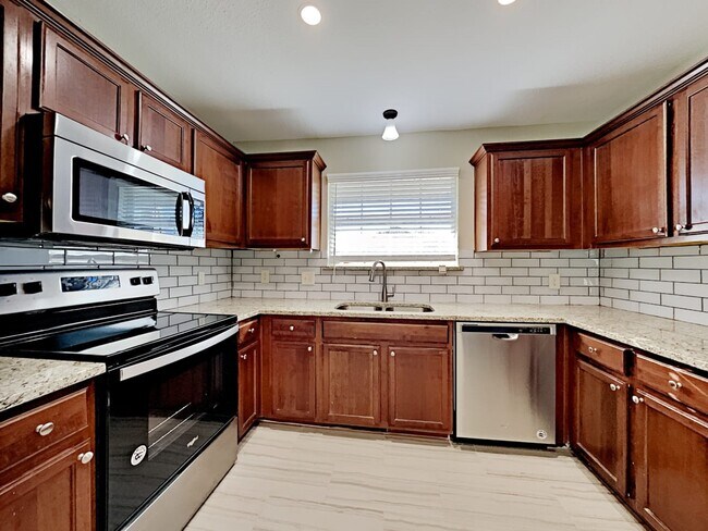 Building Photo - 2308 Arrowhead Dr