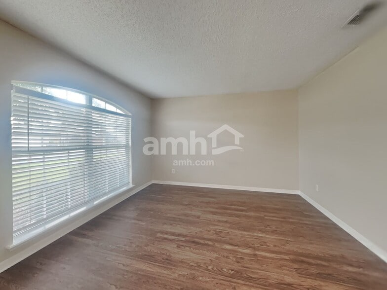 Building Photo - 10072 Lancashire Dr