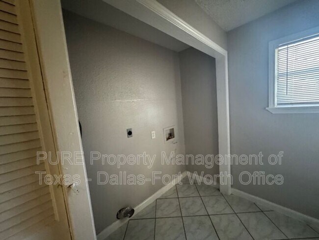 Building Photo - 3709 6th Ave