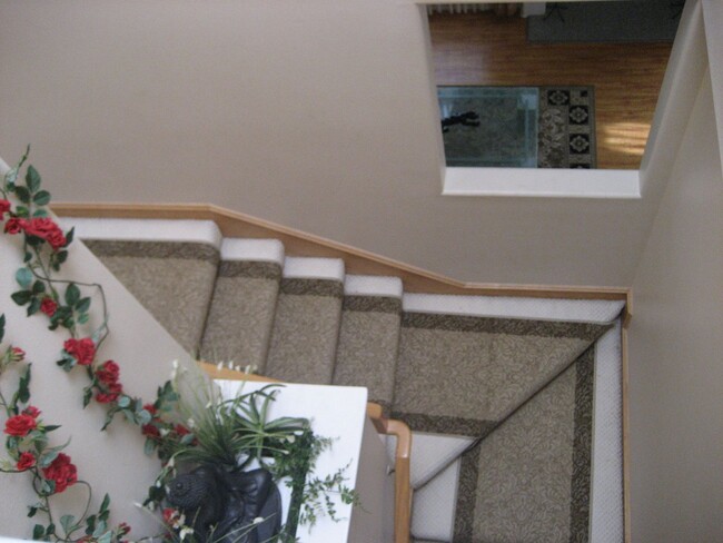 stairs to the bedrrooms - 4489 Spencer St