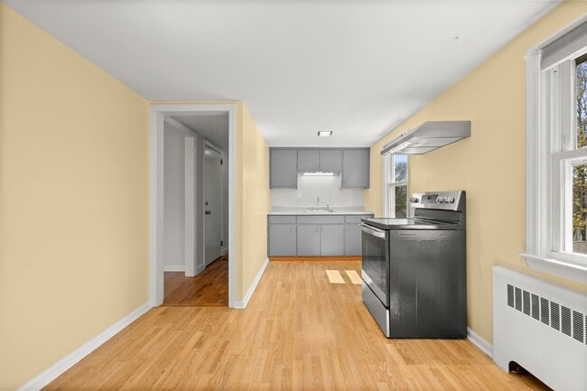 Building Photo - 8 Reynolds Pl