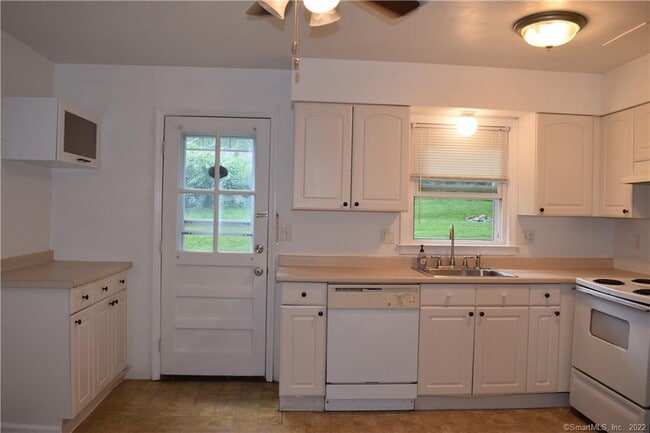 Building Photo - 17 Granite Dr