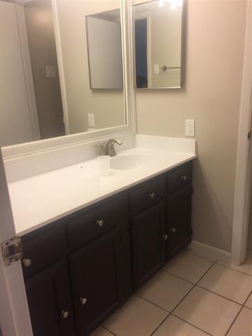 Building Photo - 2717 Meadowstone Ct