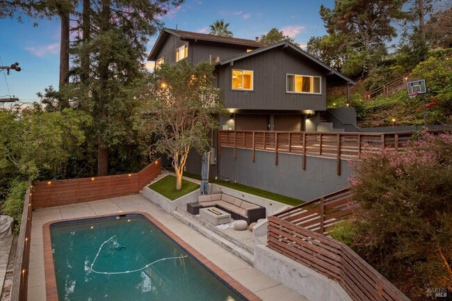 Building Photo - 48 Junipero Serra Ave