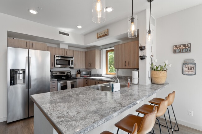 Building Photo - 2220 W Woodin Ave