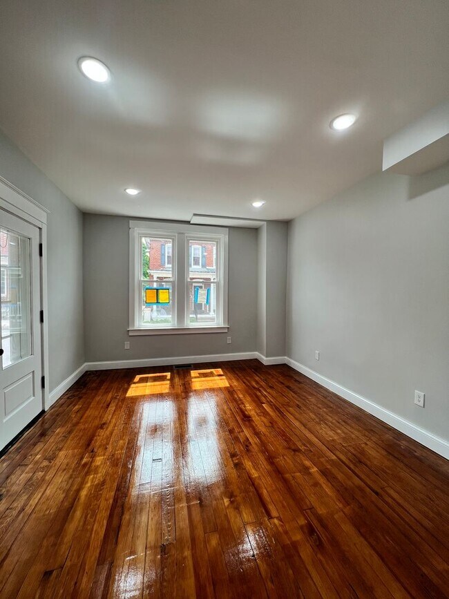 Building Photo - 25 N Poplar St