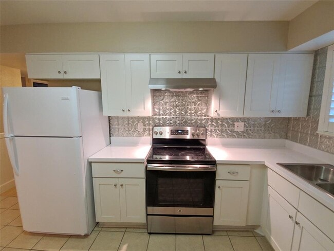 Building Photo - 1105 Ramada Dr