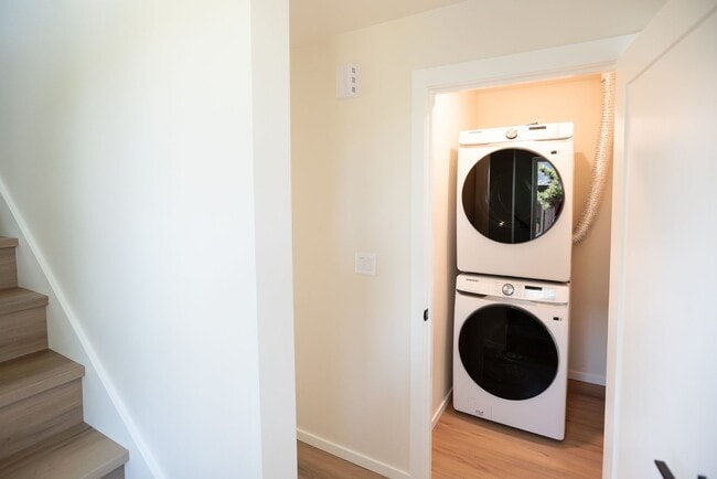 Building Photo - New Modern Ballard Townhouse | 3BR/2BA | Private Patio & Backyard
