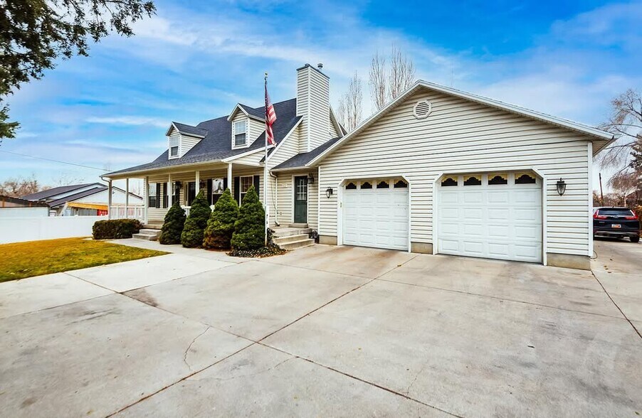 Building Photo - 472 E Center St