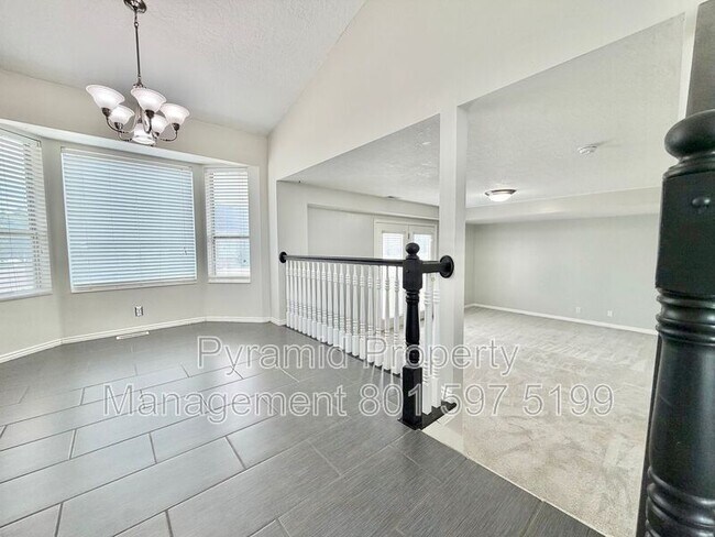 Building Photo - 979 Blue Heron Cir