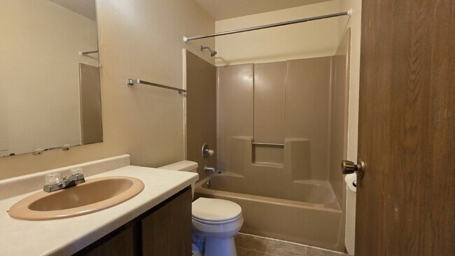 Building Photo - 2500 Honey Lou Ct