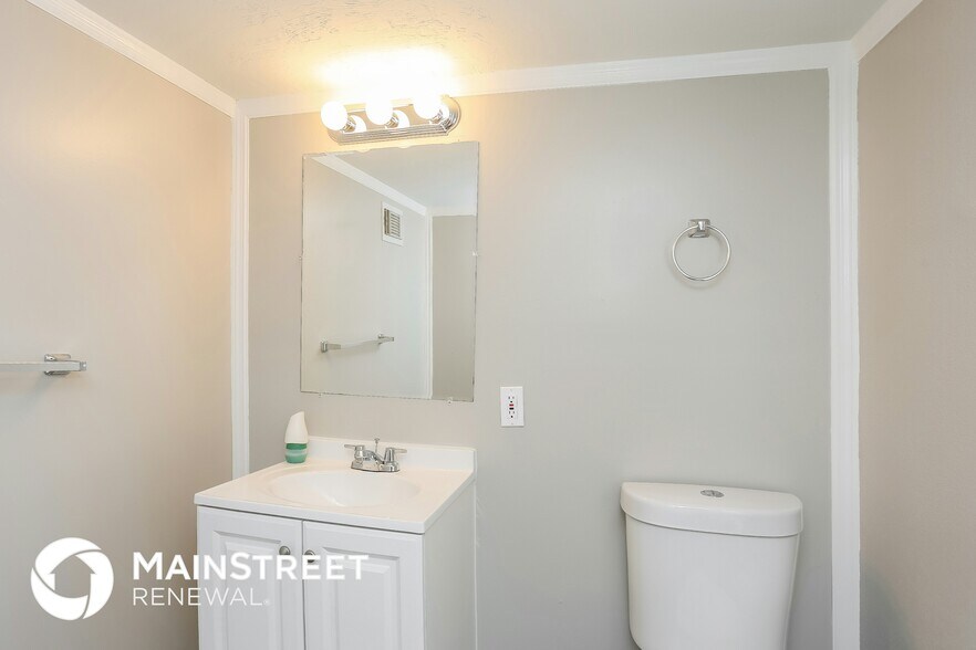 Building Photo - 4010 1st Ave S