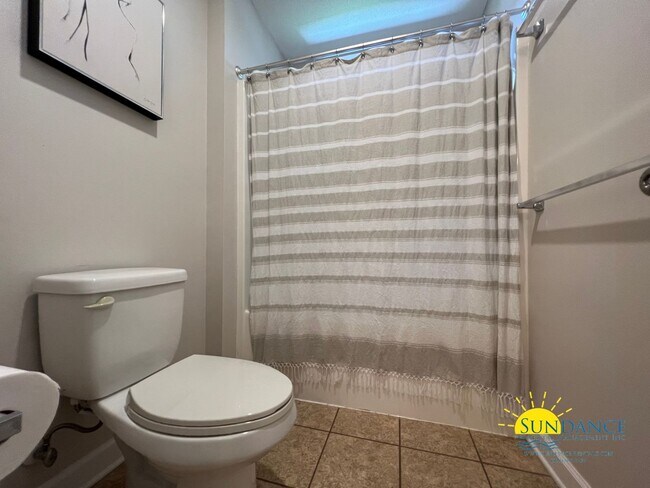 Building Photo - Impeccable 3 Bedroom Home in Shalimar!