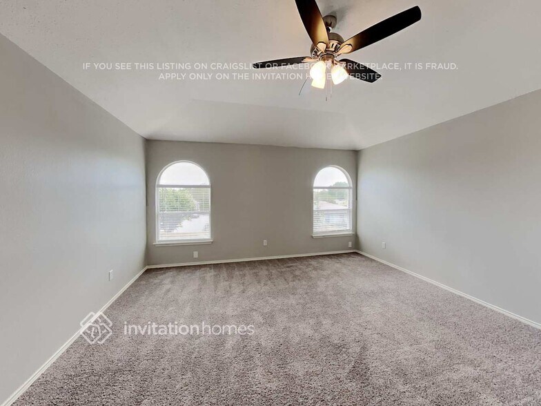 Building Photo - 828 Sansome Dr