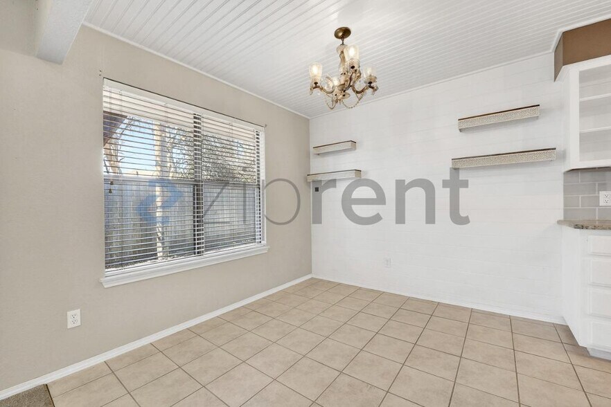 Building Photo - 6100 Paradise Dr