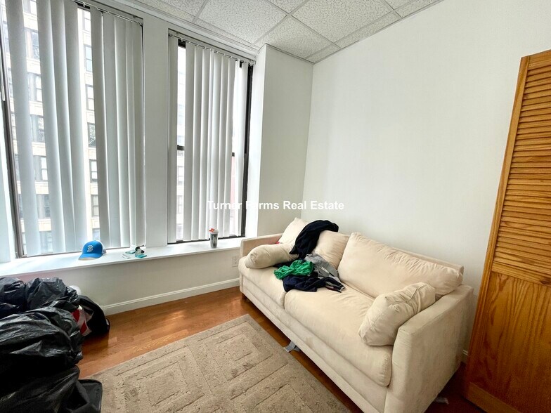 Building Photo - 72 Kneeland St