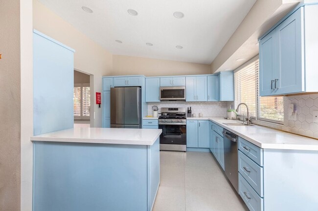 Building Photo - 3 Bed 2 Bath House in Scripps Ranch