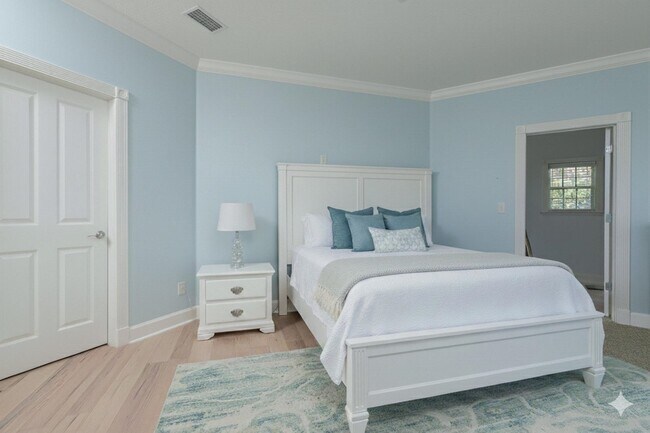 Building Photo - 313 S Forest Dune Dr